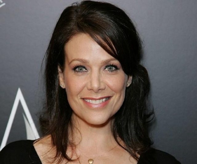 Meredith Salenger Body Measurements Breasts Height Weight