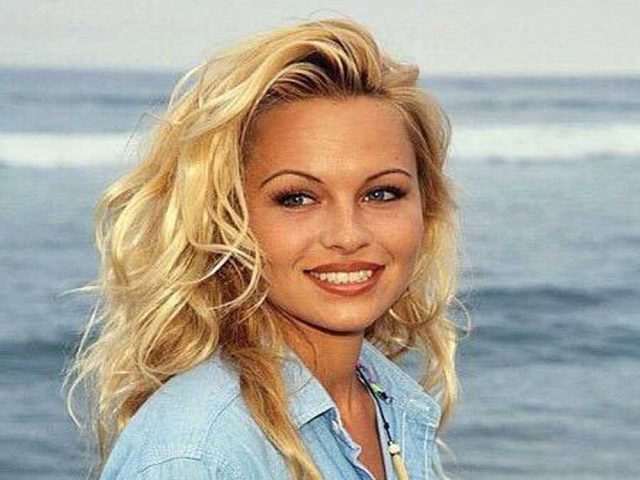 Pamela Anderson Measurements Bra Size Height Weight