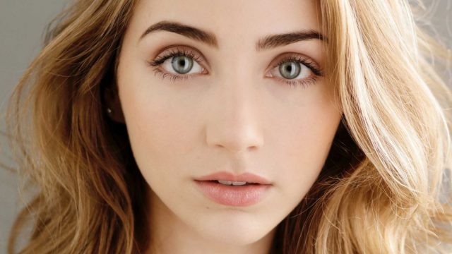 Emily Rudd's Body Measurements Breasts Height Weight